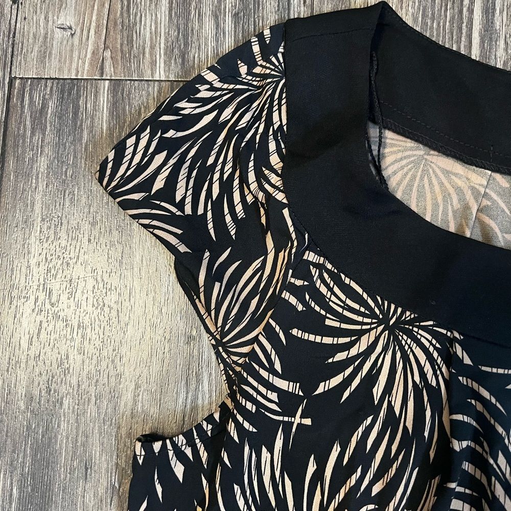 NWT Van Heusen Black & Tan Floral Cap Sleeve Shift Woman’s Dress Size 14 - Picture 3 of 8